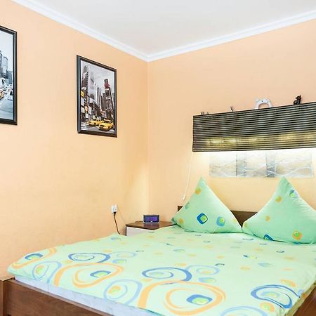 Apartment On Sobornyi Avenue 143 Near Intourist Hotel Zaporizhia Eksteriør bilde