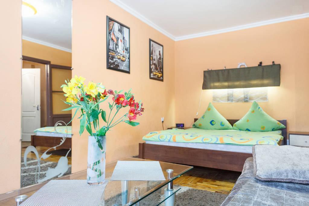 Apartment On Sobornyi Avenue 143 Near Intourist Hotel Zaporizhia Eksteriør bilde