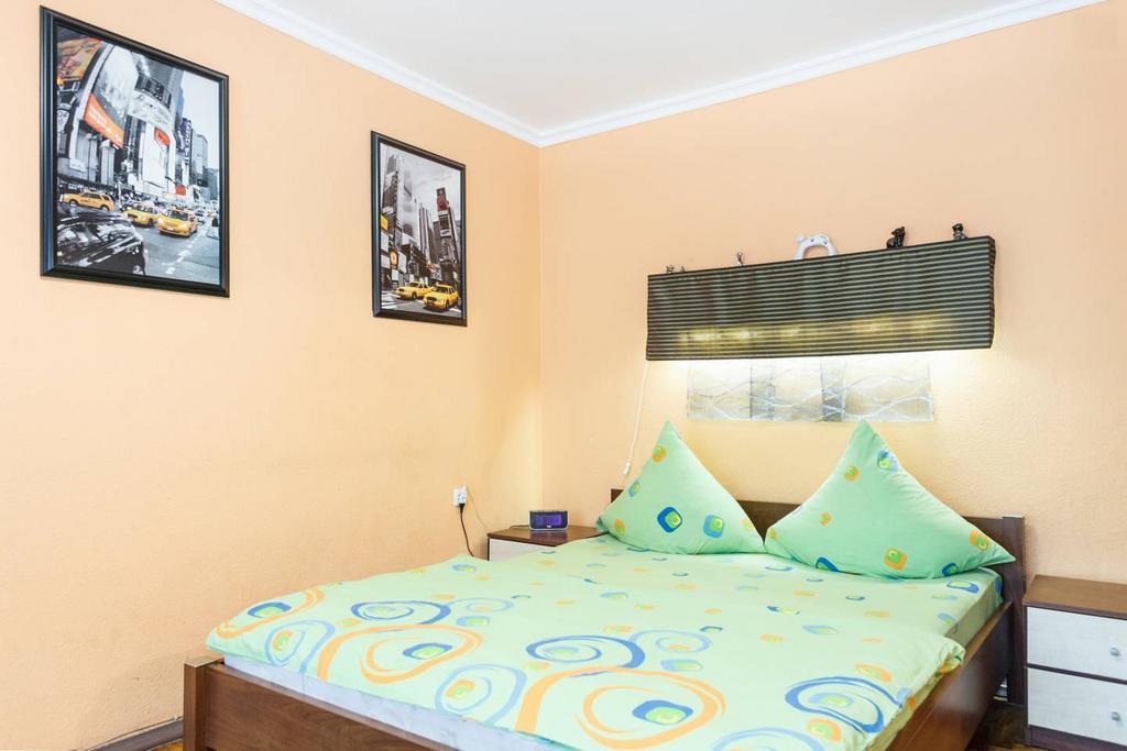 Apartment On Sobornyi Avenue 143 Near Intourist Hotel Zaporizhia Eksteriør bilde